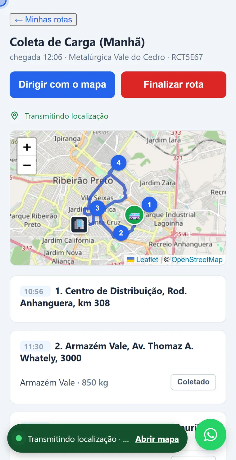 Tela do app do motorista numa rota de coleta de carga: o mapa com o caminhão e a lista de pontos de coleta, cada ponto com o peso previsto e o botão Coletado.